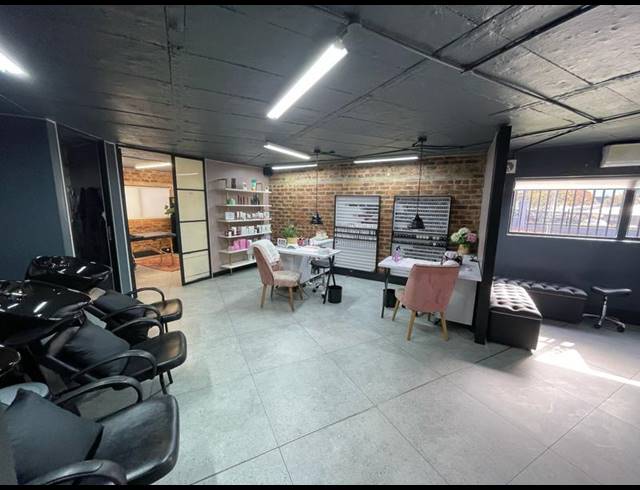 BUSINESS PROPERTY TO RENT IN ZWARTKOP